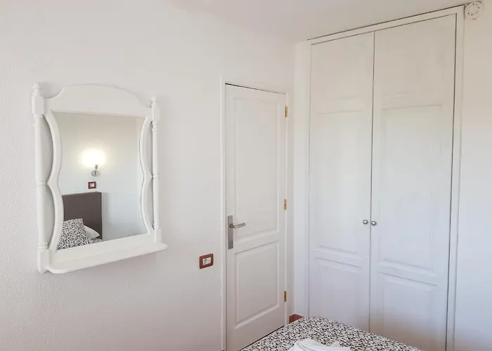 Апартаменты 5 Min Walk From Yumbo 309-322
