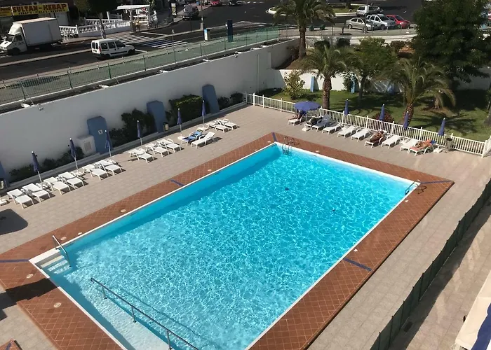 Апартаменты 5 Min Walk From Yumbo 309-322